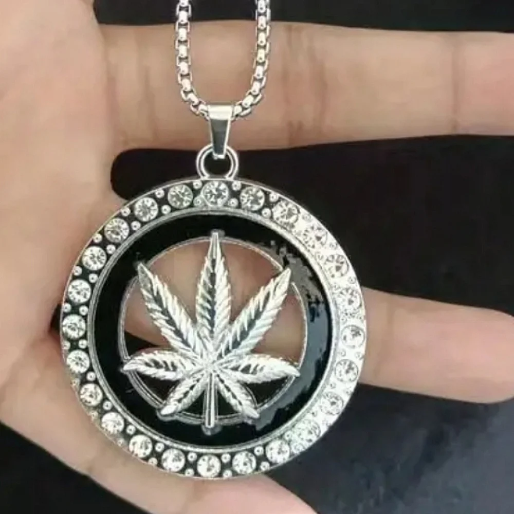 💖Men's Rhinestone Hollow Leaf Pendant Necklace